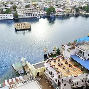 Hotel Devraj Niwas On Pichola ***